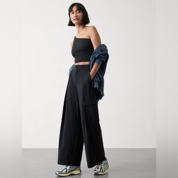 Athleta Pants - NWT Athleta Pinnacle Black Cargo Trouser Size 14.